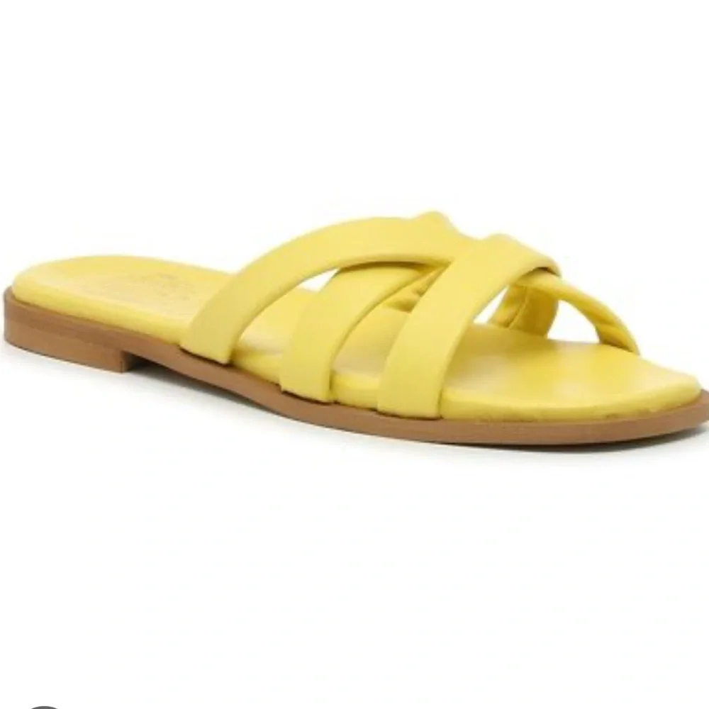 VINCE CAMUTO SLIDES